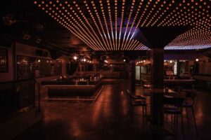 best-montreal-nightclubs-le-rouge-bar