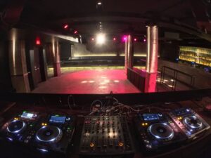 rave-edm-techno-top-montreal-nightclubs-stereo-bar-2022